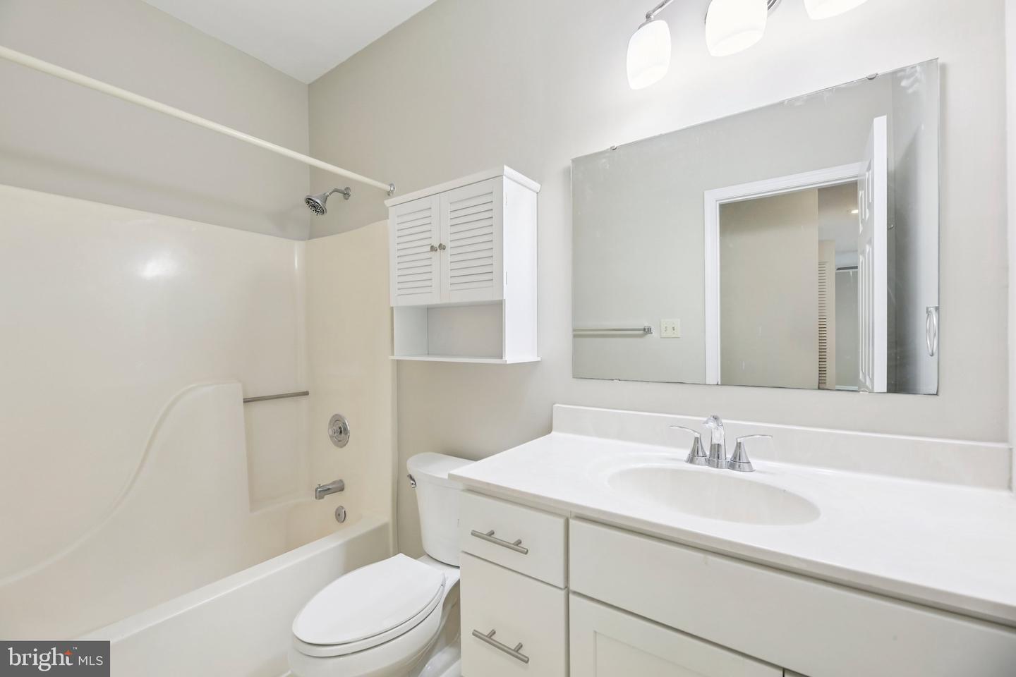 608 Rolling Hill Walk #201 Property Photo 18