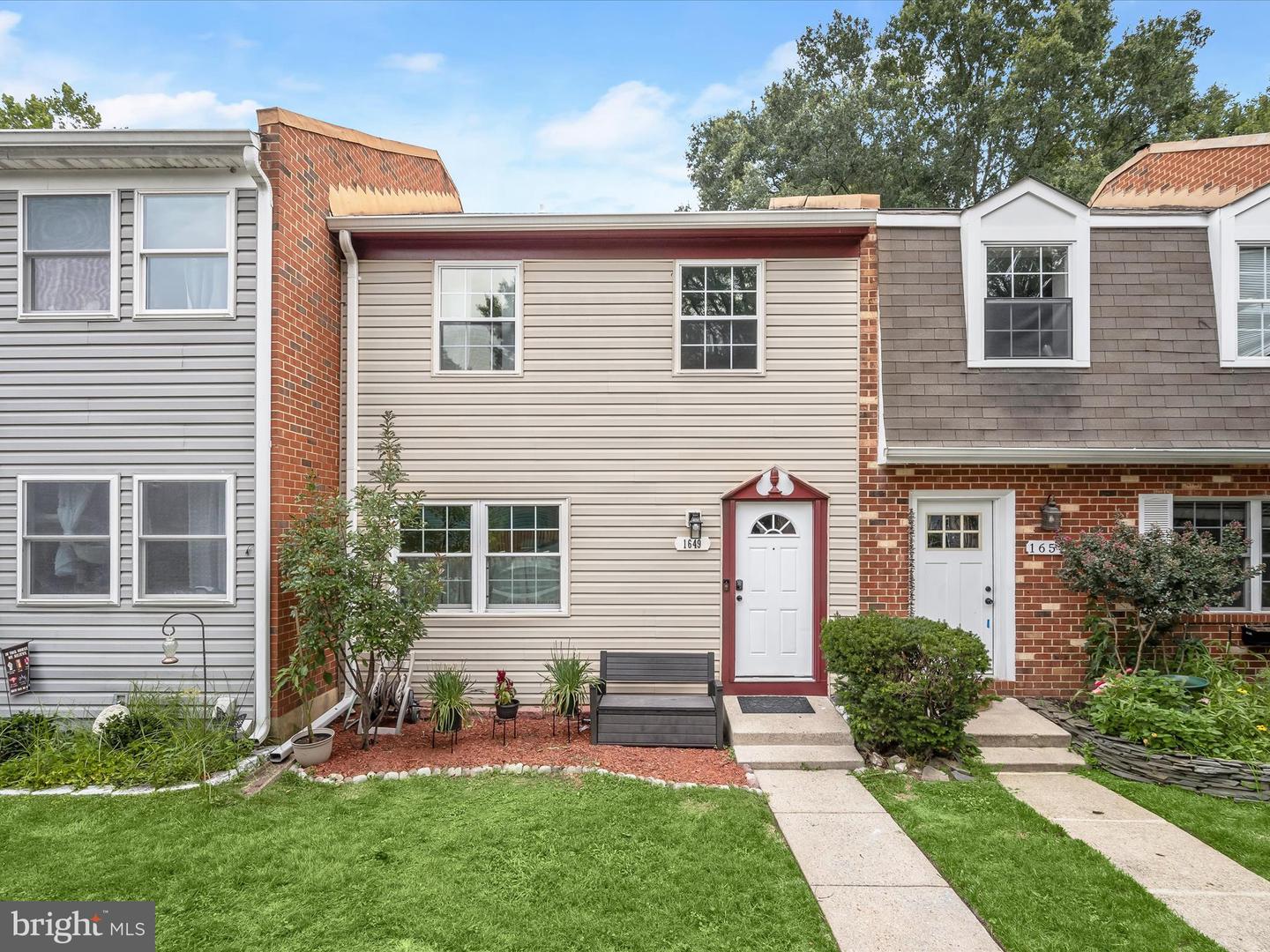 1649 Forest Hill Ct Property Photo 1