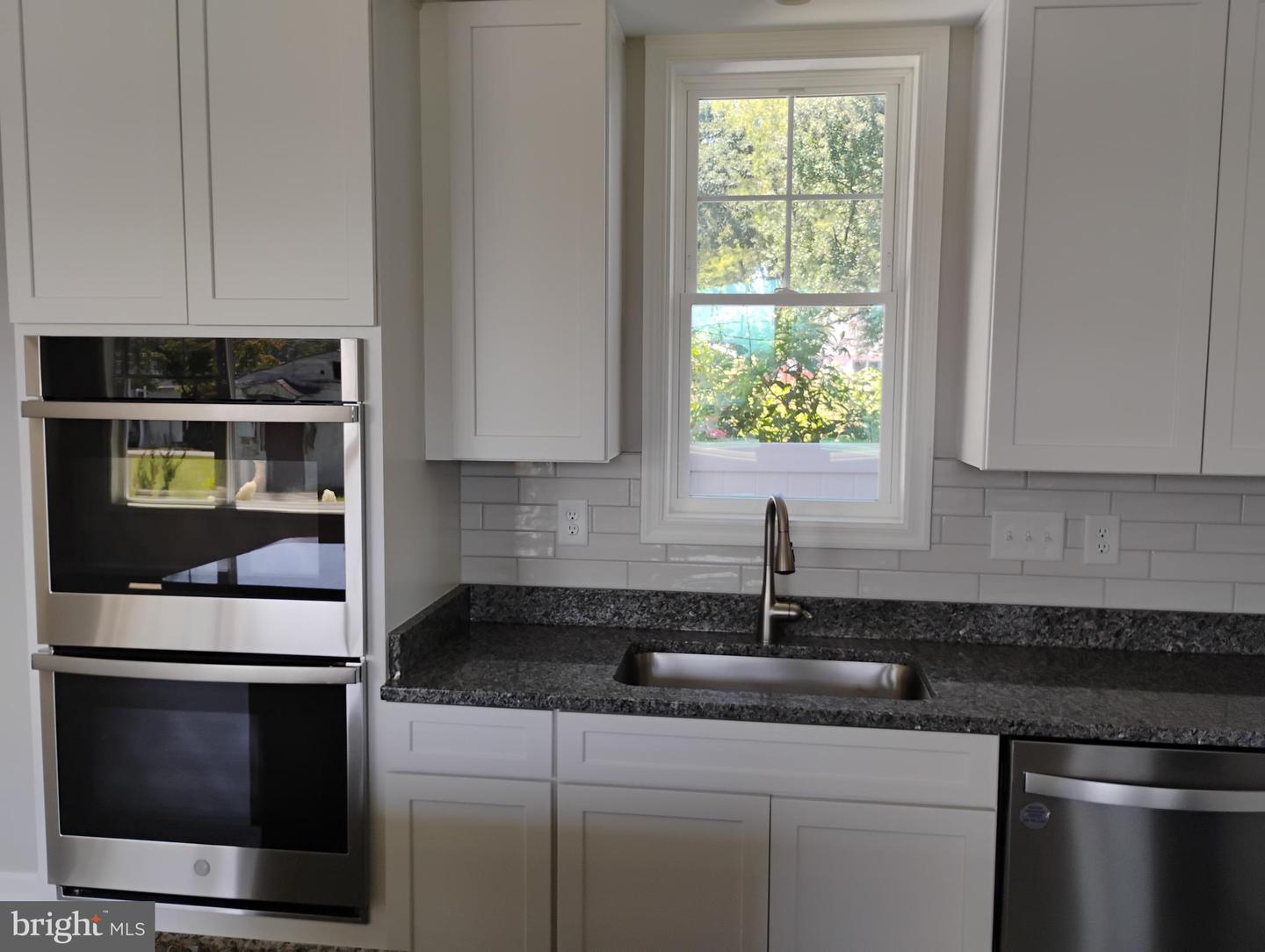 342 Beach Ave Property Photo 11