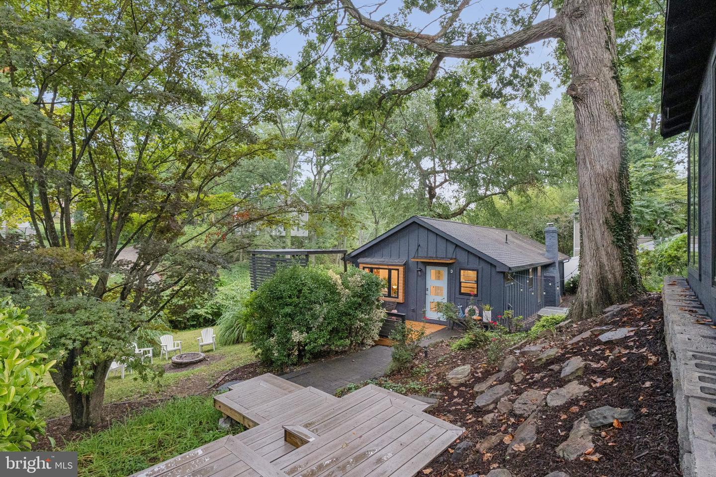 25 Pennsylvania Ave Property Photo 1