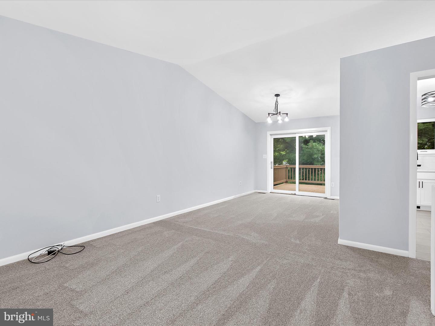 130 Clarence Ave Property Photo 6