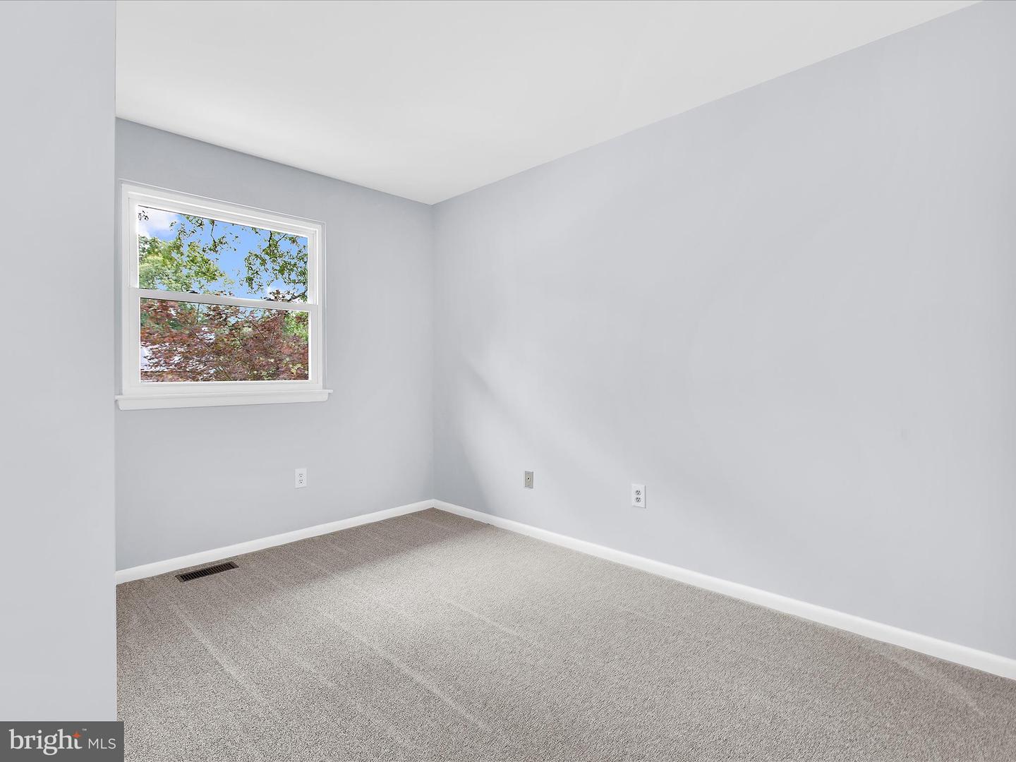130 Clarence Ave Property Photo 18