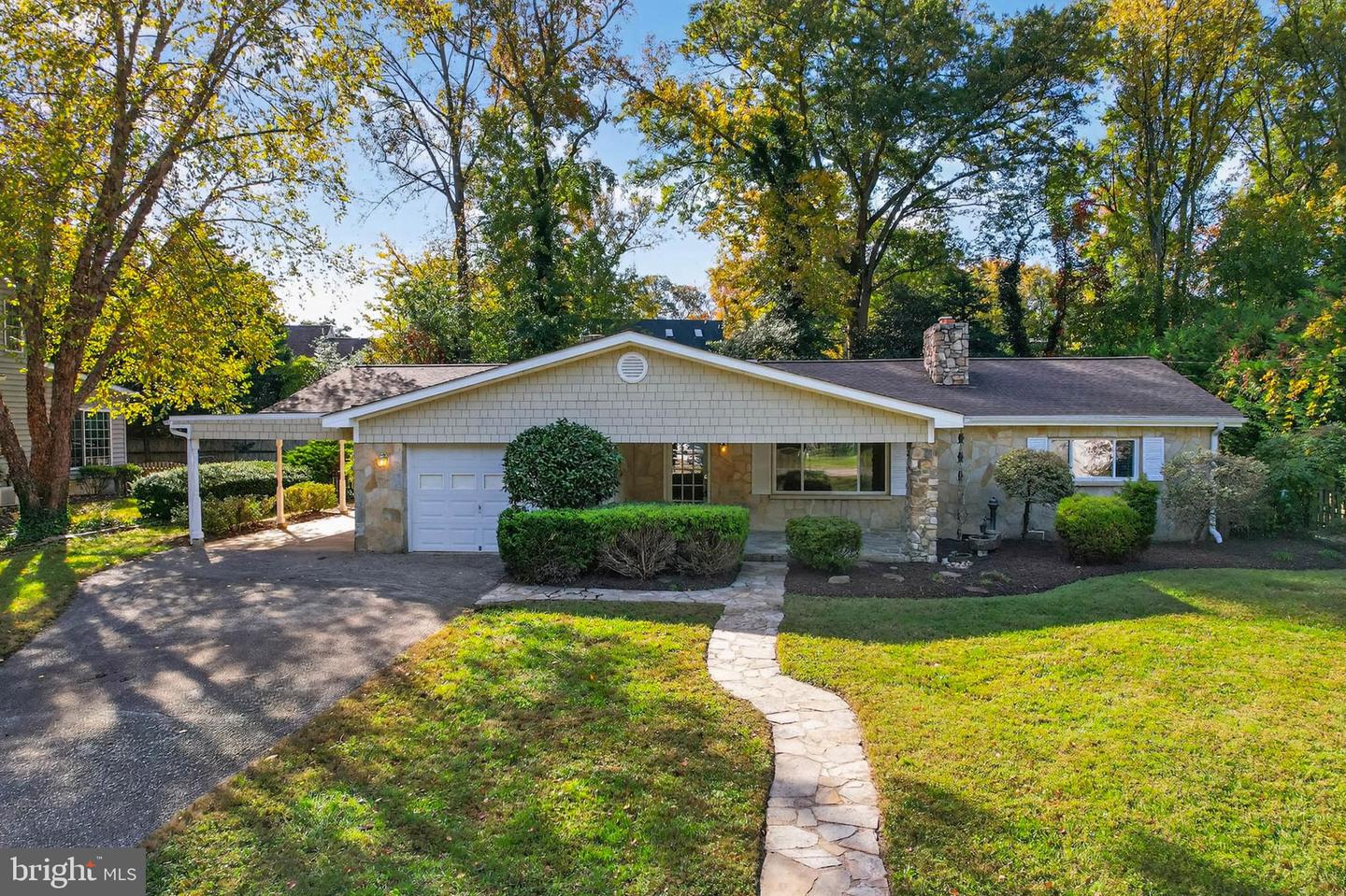 105 Giddings Ave Property Photo 1