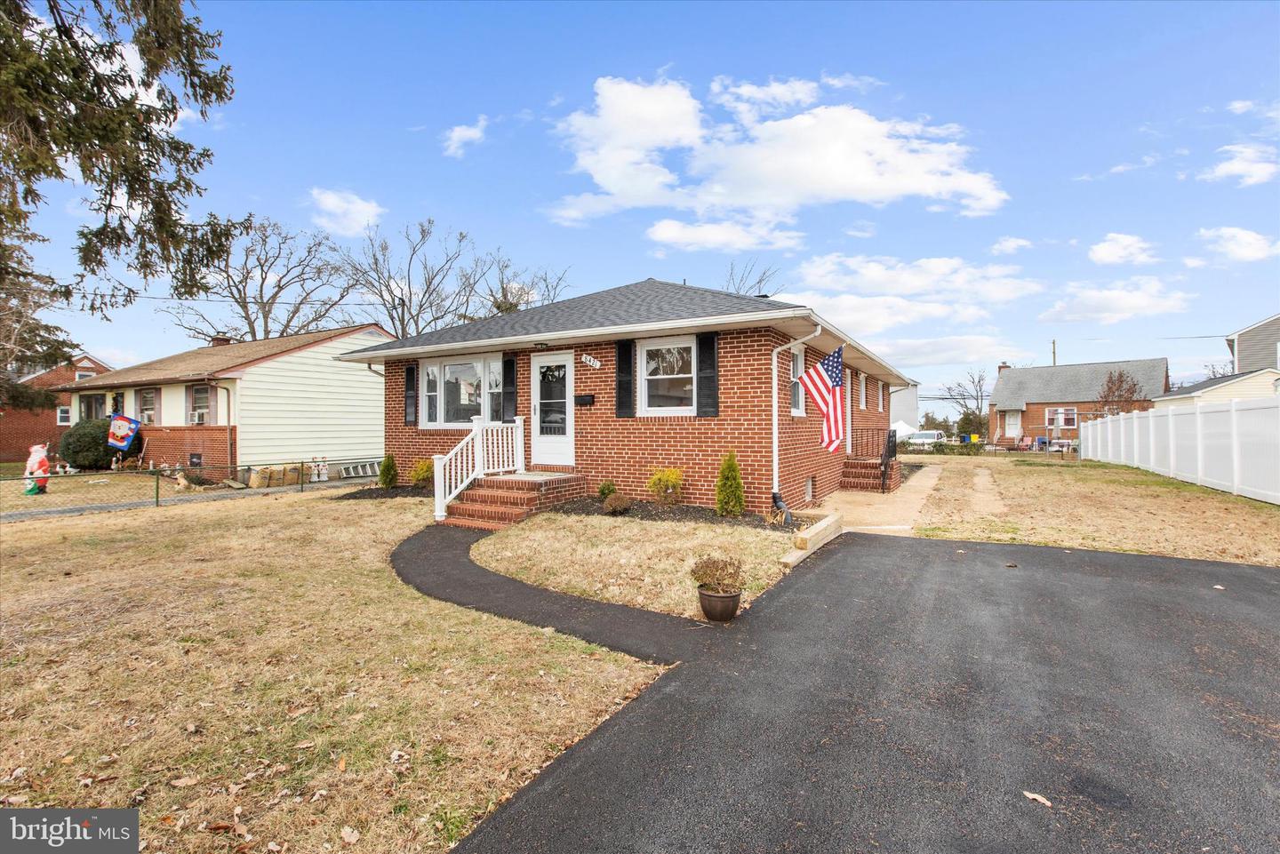 8421 Spring Rd Property Photo 2