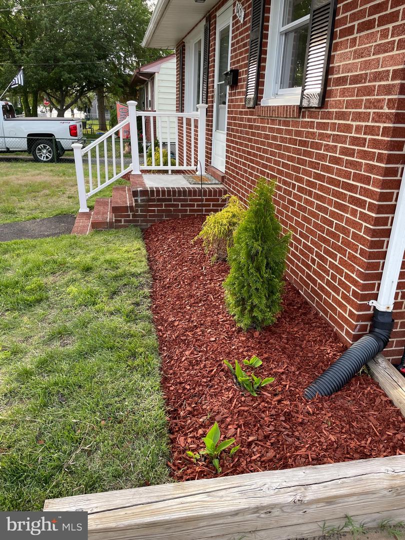 8421 Spring Rd Property Photo 3