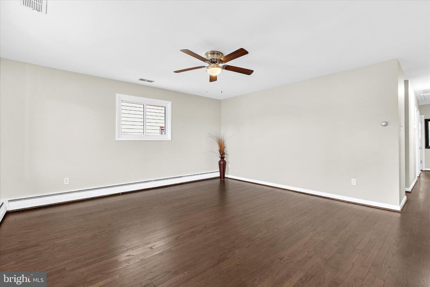 8421 Spring Rd Property Photo 7