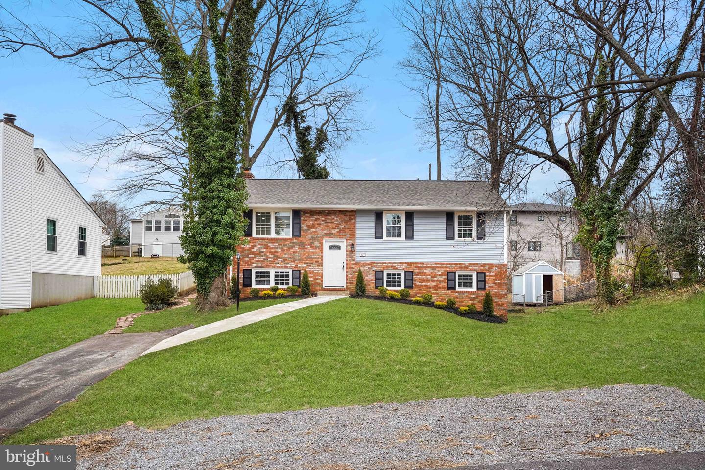 721 FAIRWAY DR
