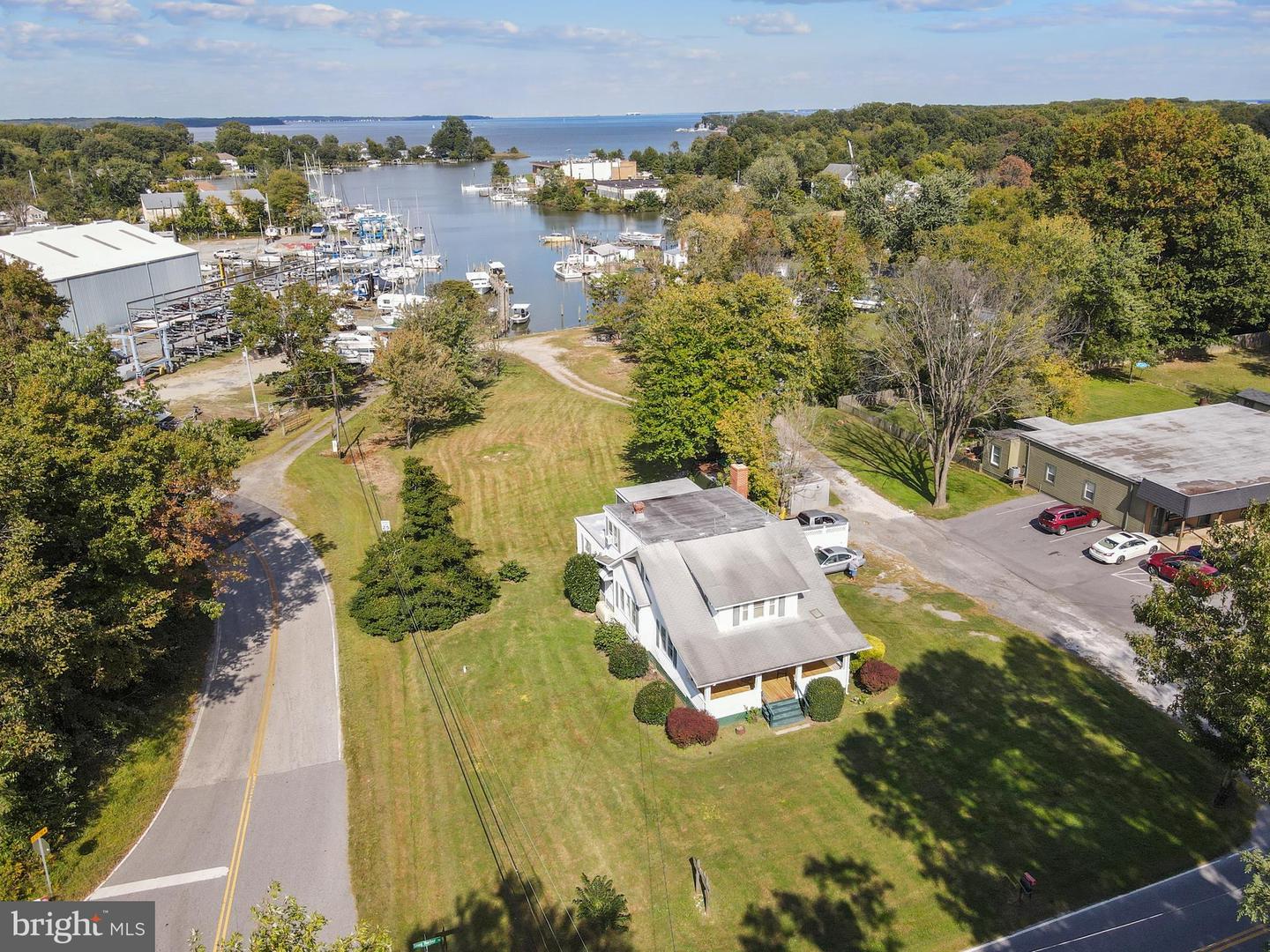 1462 Snug Harbor Rd Property Photo 3
