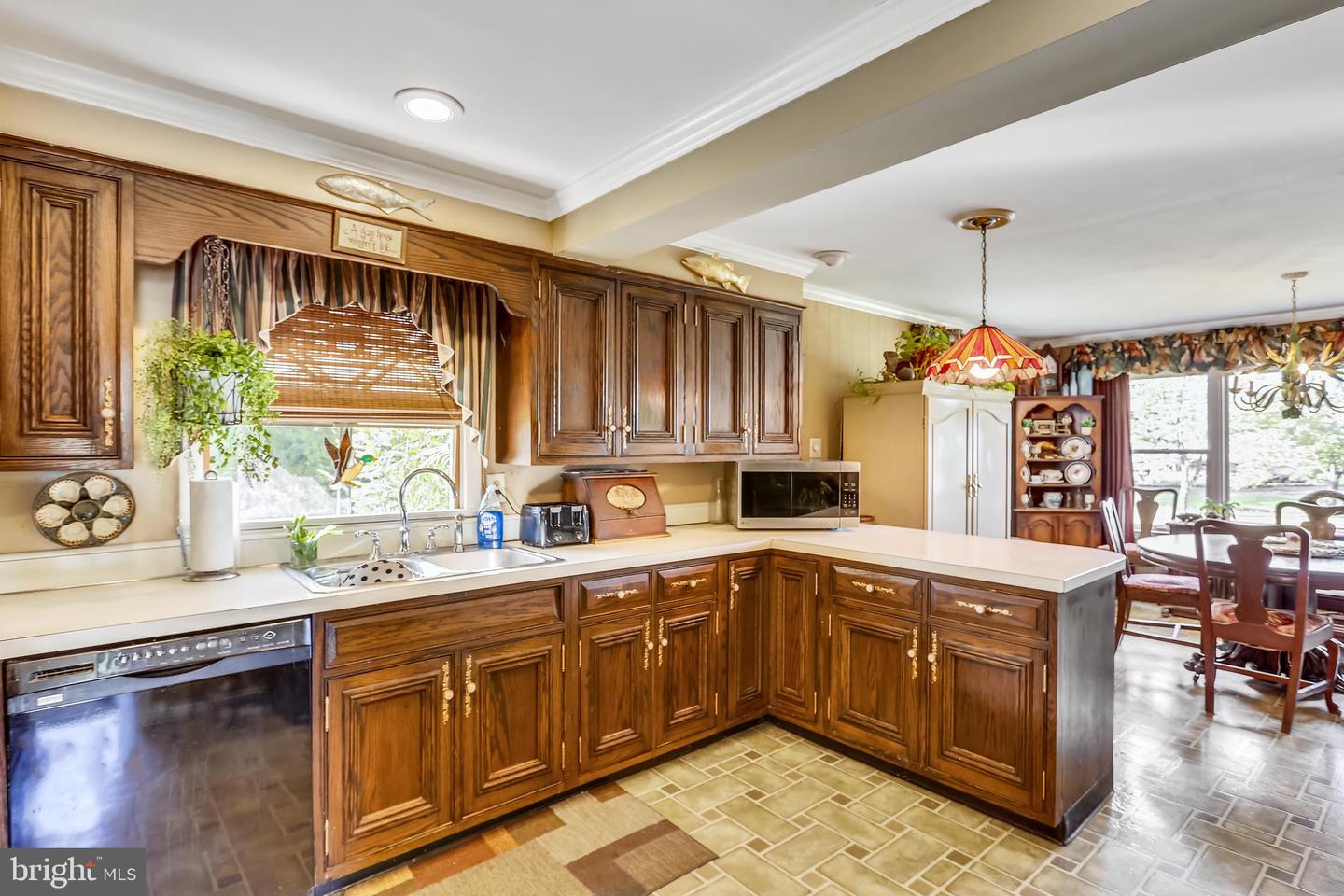 1462 Snug Harbor Rd Property Photo 8