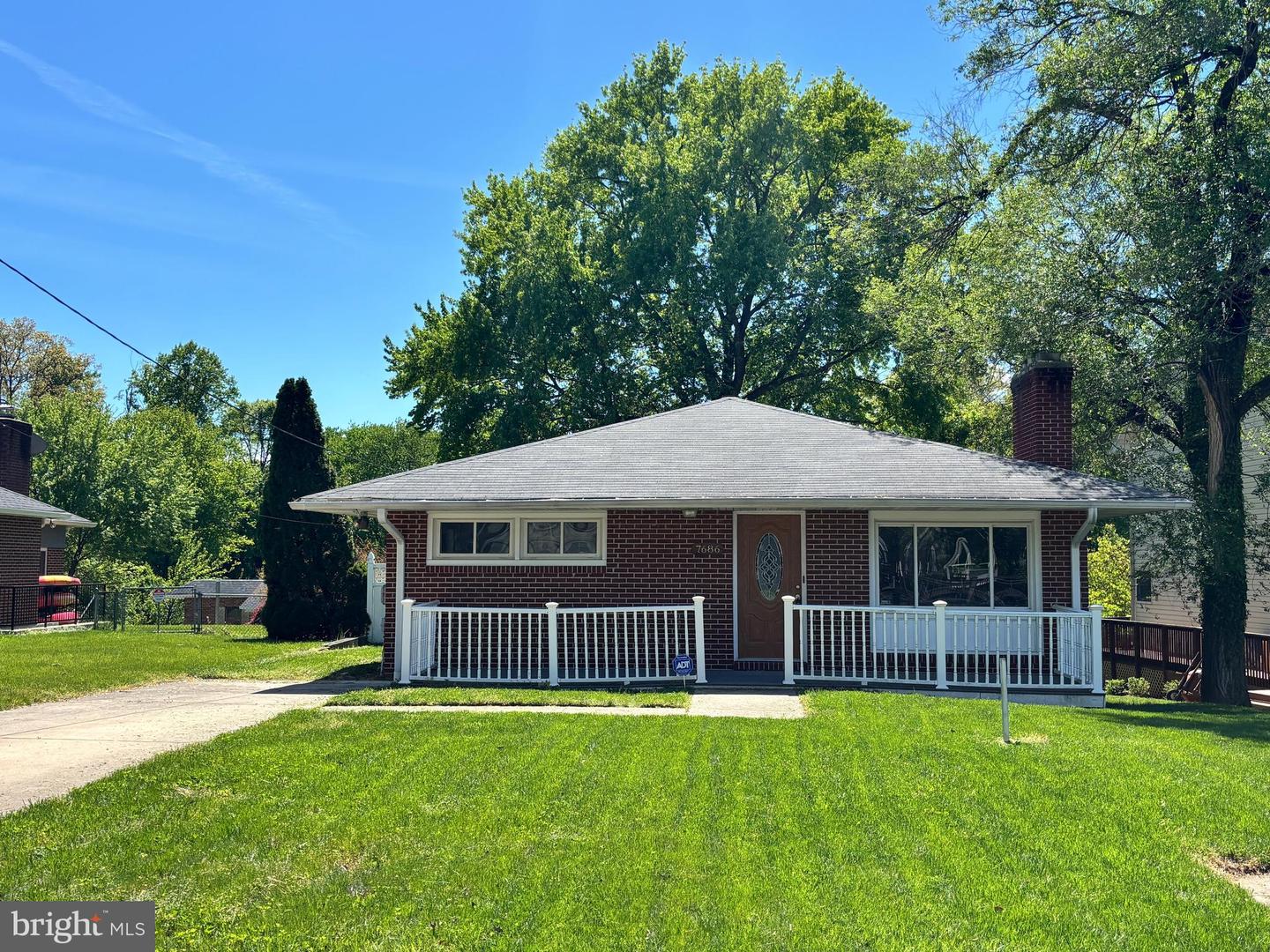7686 Briar Ln Property Photo 1