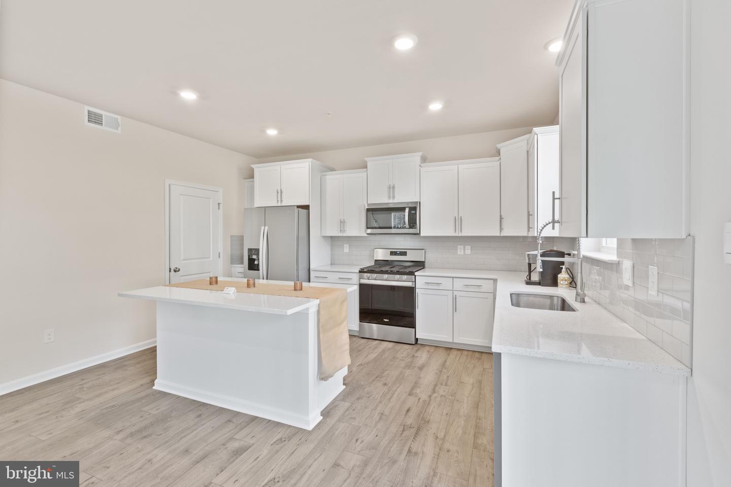 3705 Devonann Ln Property Photo 6