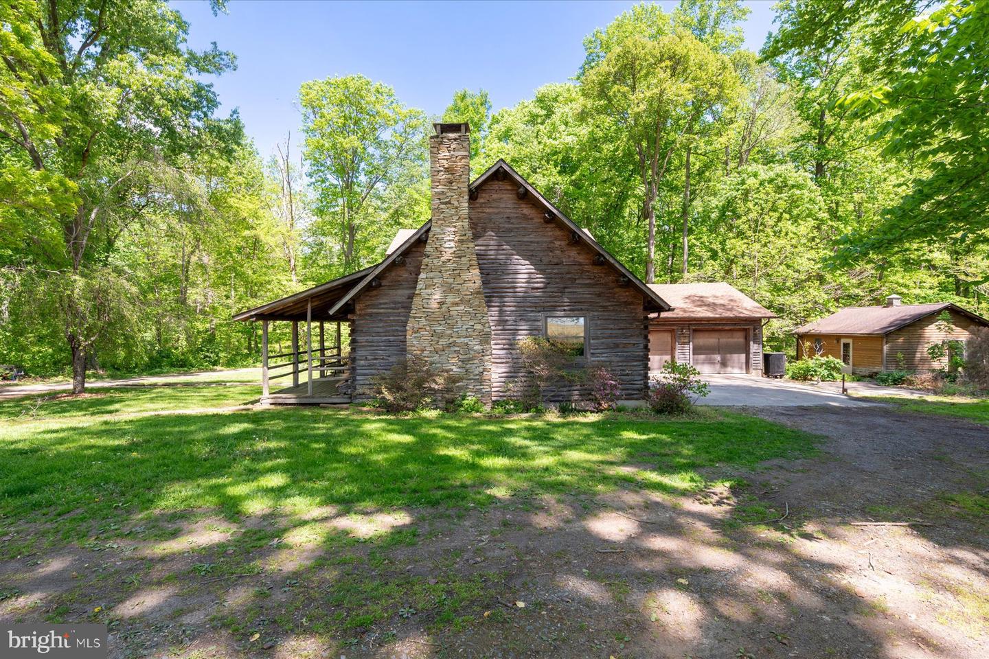 5742 Brooks Woods Rd Property Photo 5