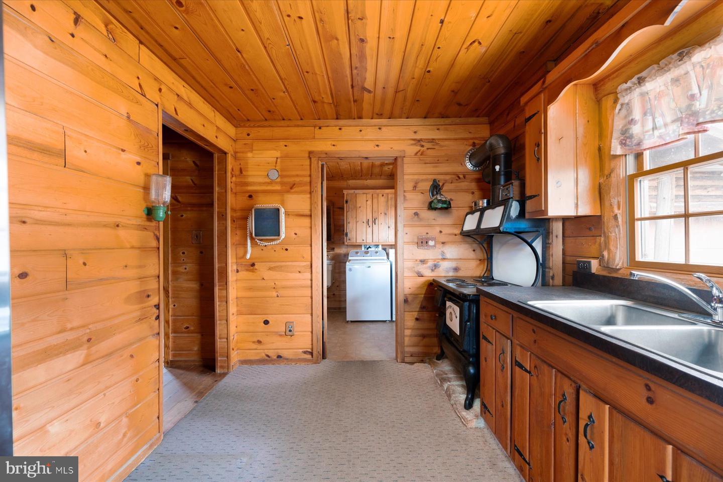 5742 Brooks Woods Rd Property Photo 11