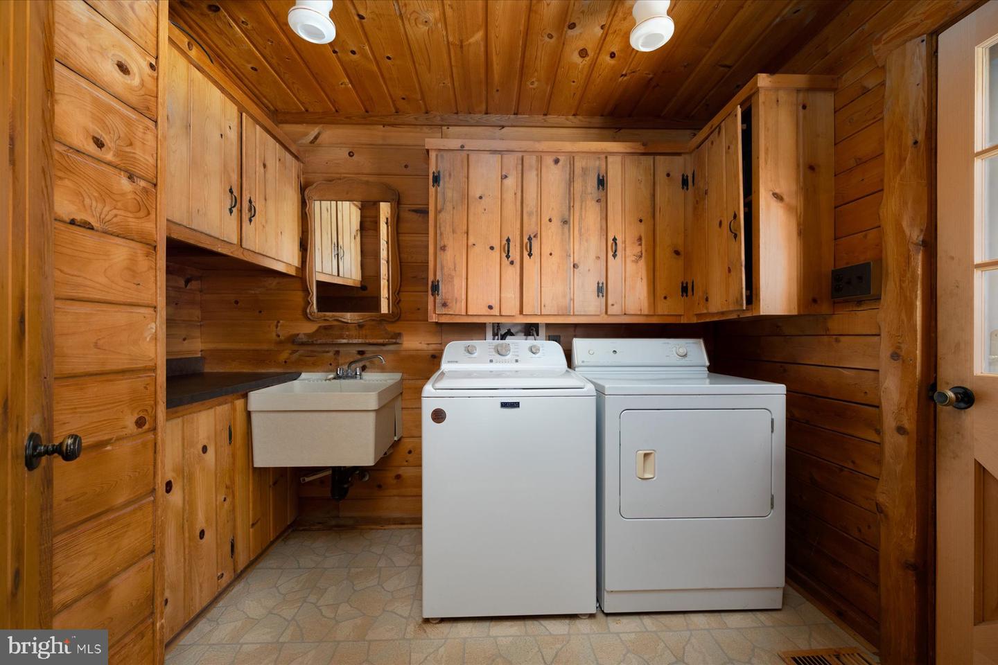 5742 Brooks Woods Rd Property Photo 13