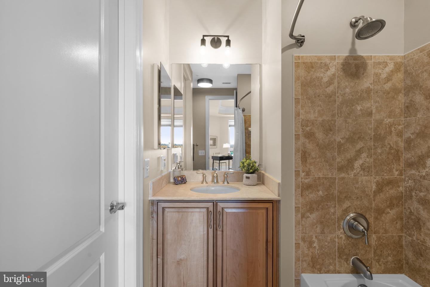 1915 Towne Centre Blvd #502 Property Photo 41