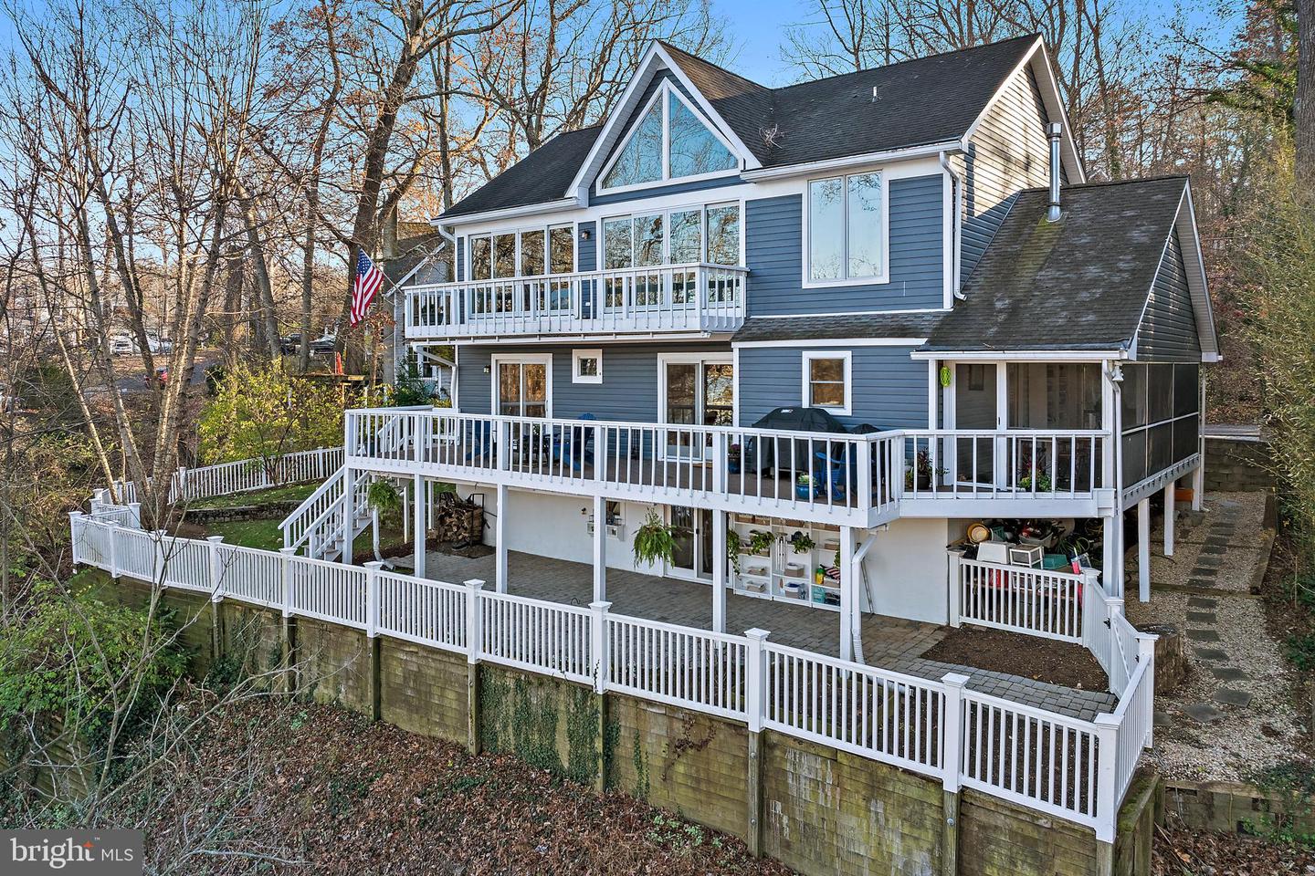 1812 Shore Dr Property Photo 1