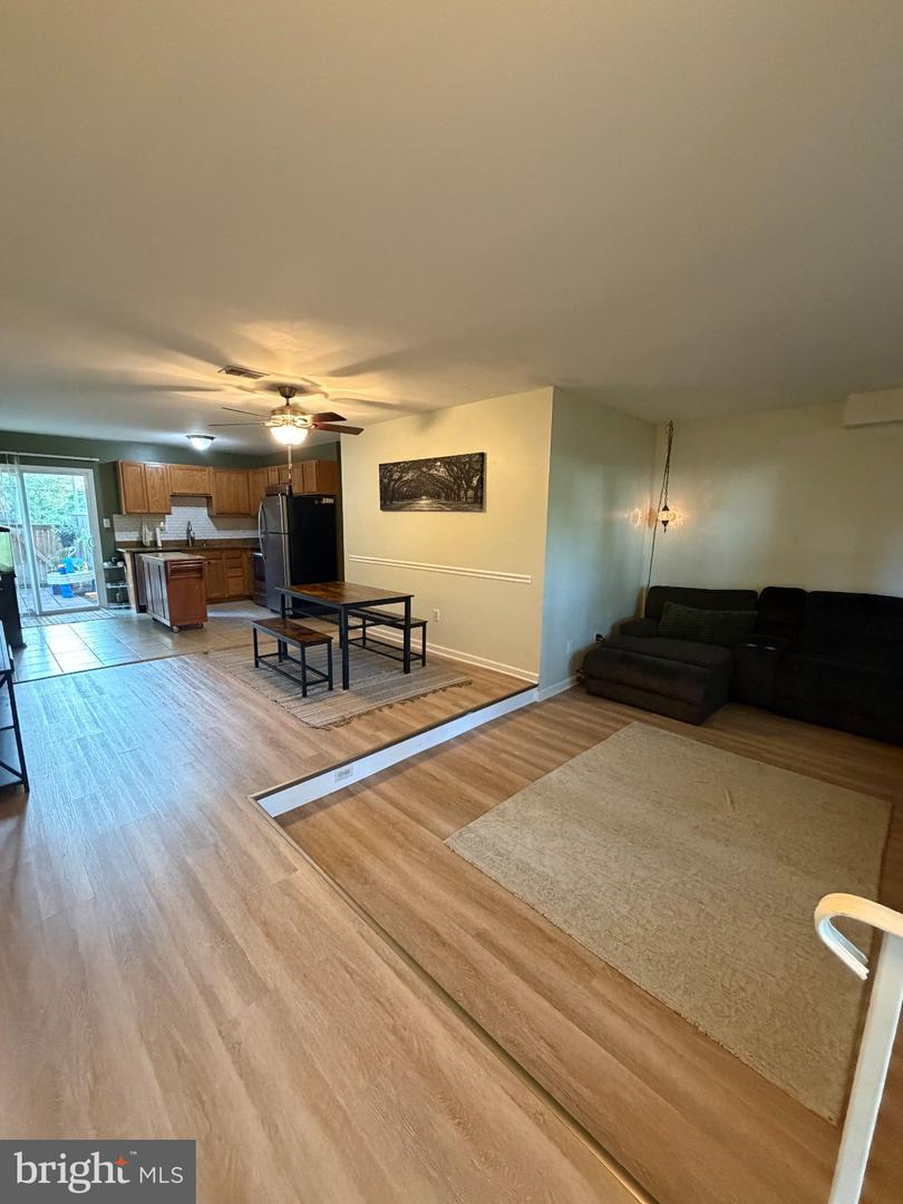 1542 Lowell Ct Property Photo 7