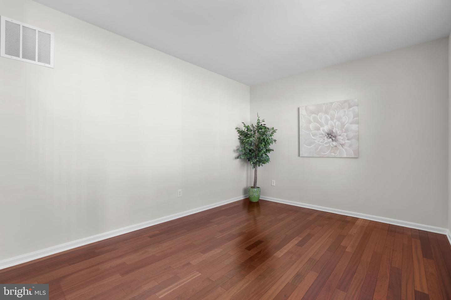 1413 Della Way Property Photo 6