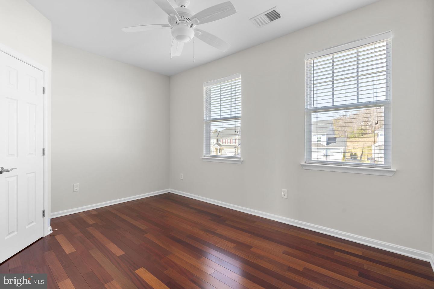 1413 Della Way Property Photo 27