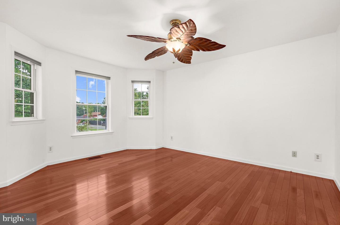 92 Clifford Blvd Property Photo 25