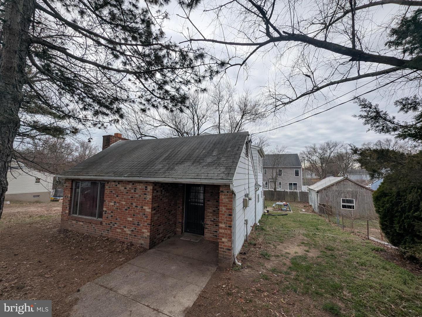 809 203rd St Property Photo 1