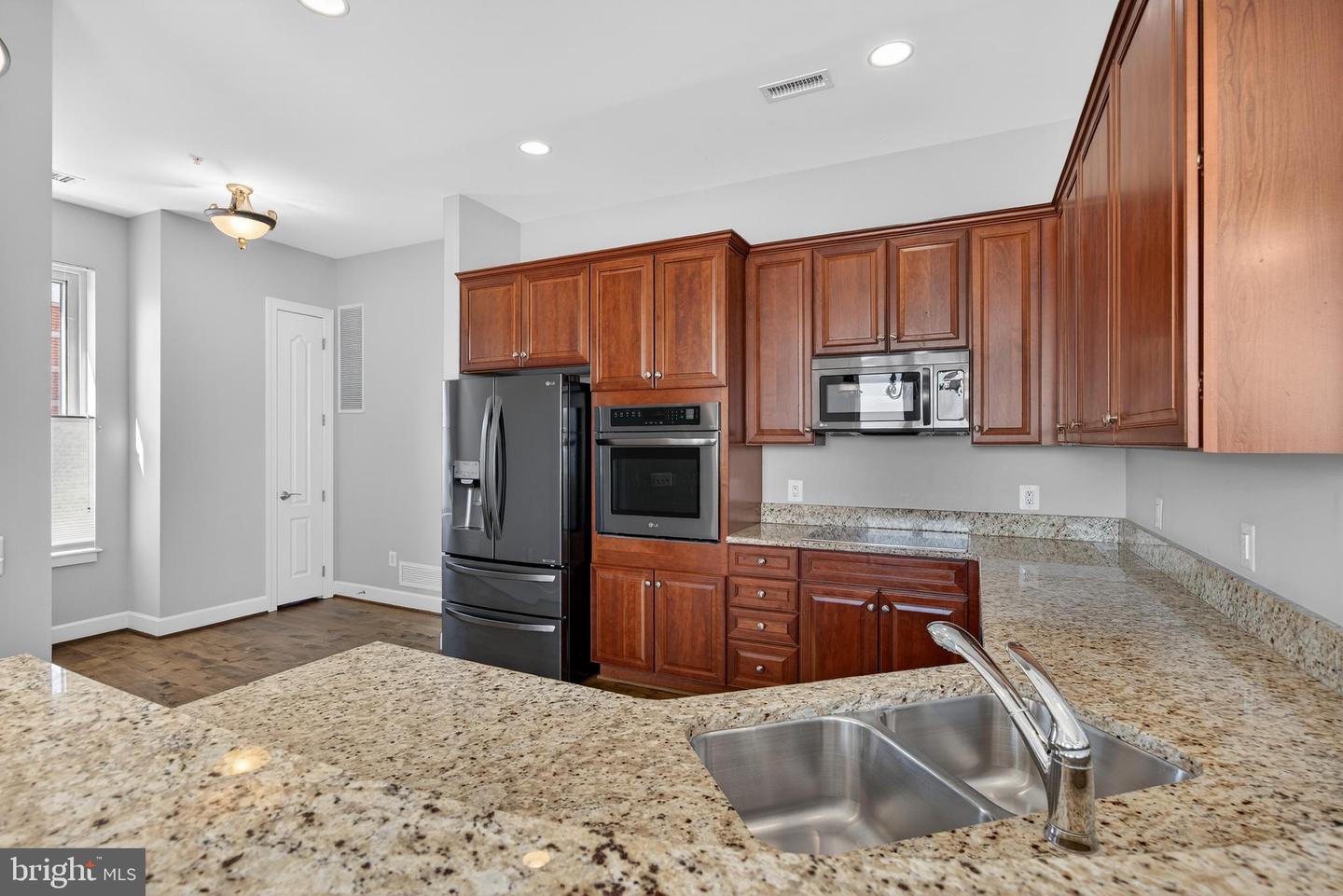 1915 Towne Centre Blvd #403 Property Photo 21