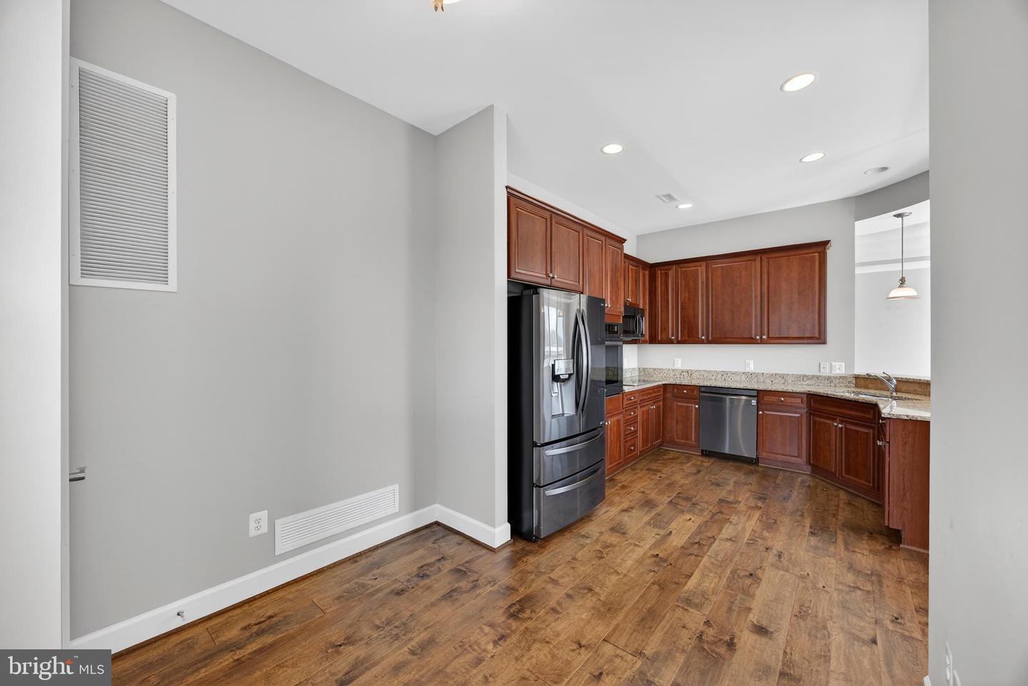 1915 Towne Centre Blvd #403 Property Photo 25