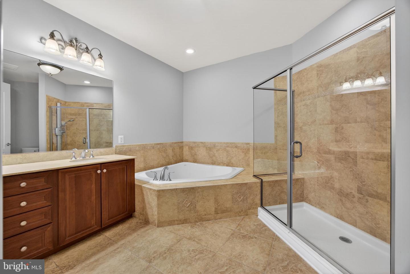 1915 Towne Centre Blvd #403 Property Photo 31