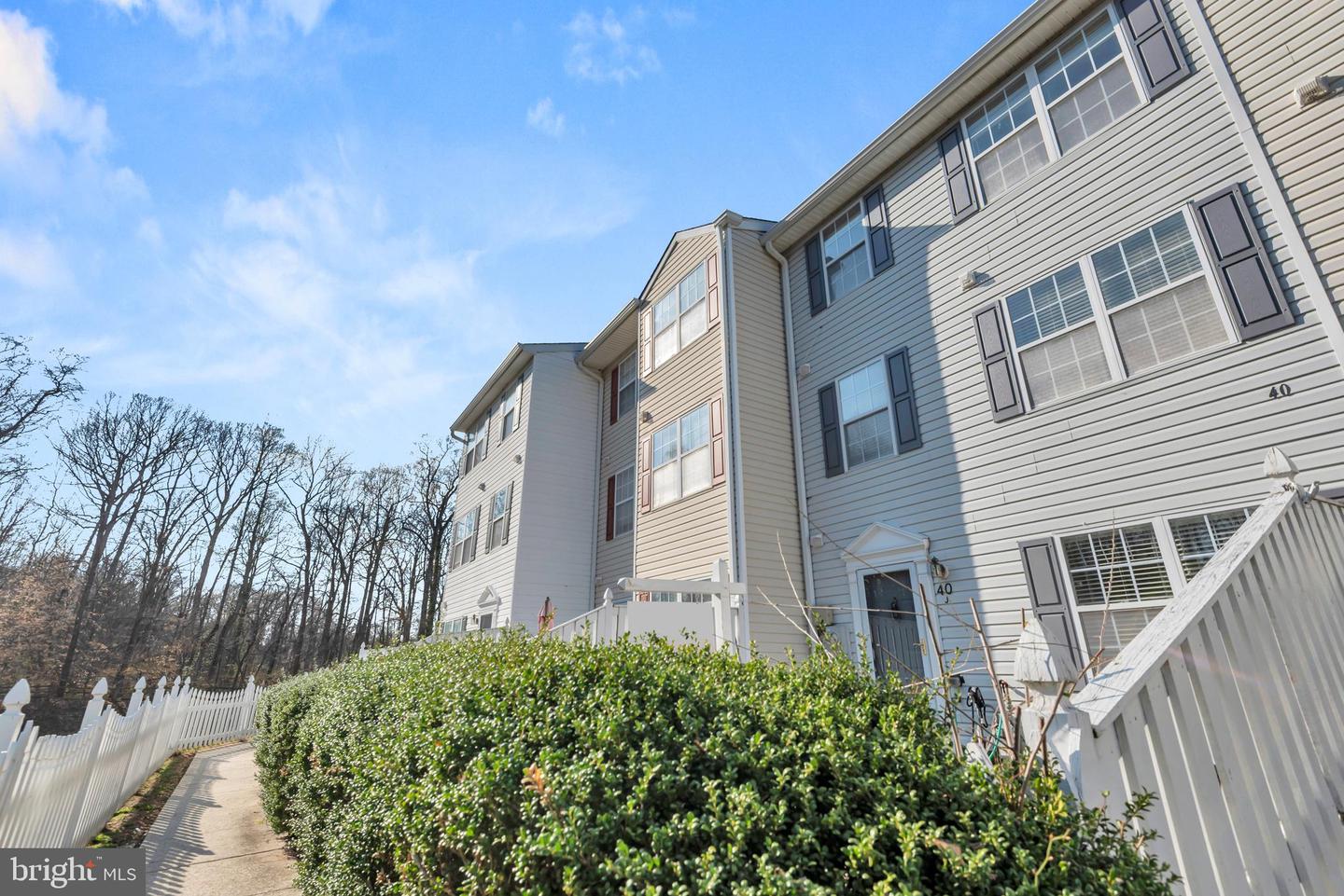 40 IRONSTONE CT #J Property Photo 1