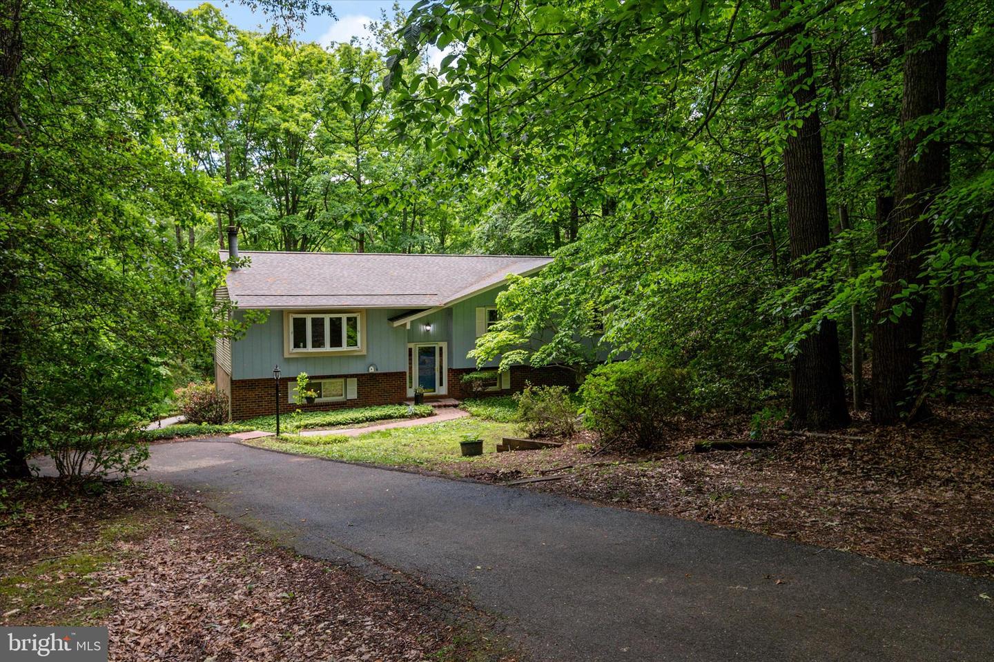 2194 Hallmark Ct Property Photo 7