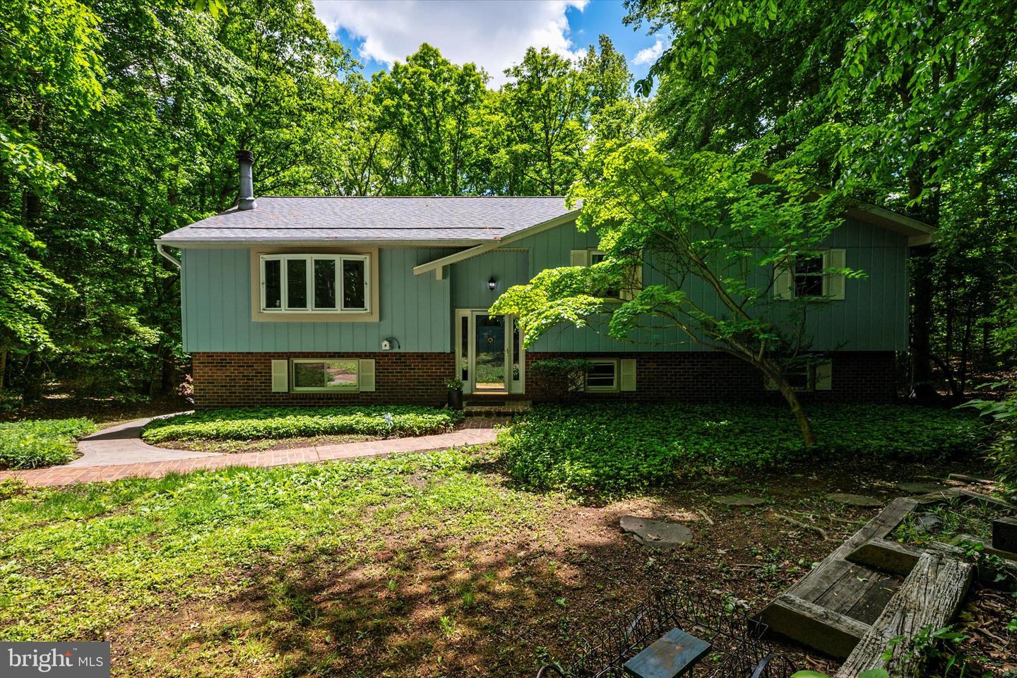 2194 Hallmark Ct Property Photo 8