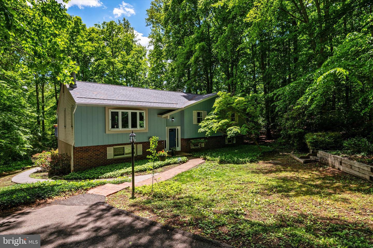 2194 Hallmark Ct Property Photo 9
