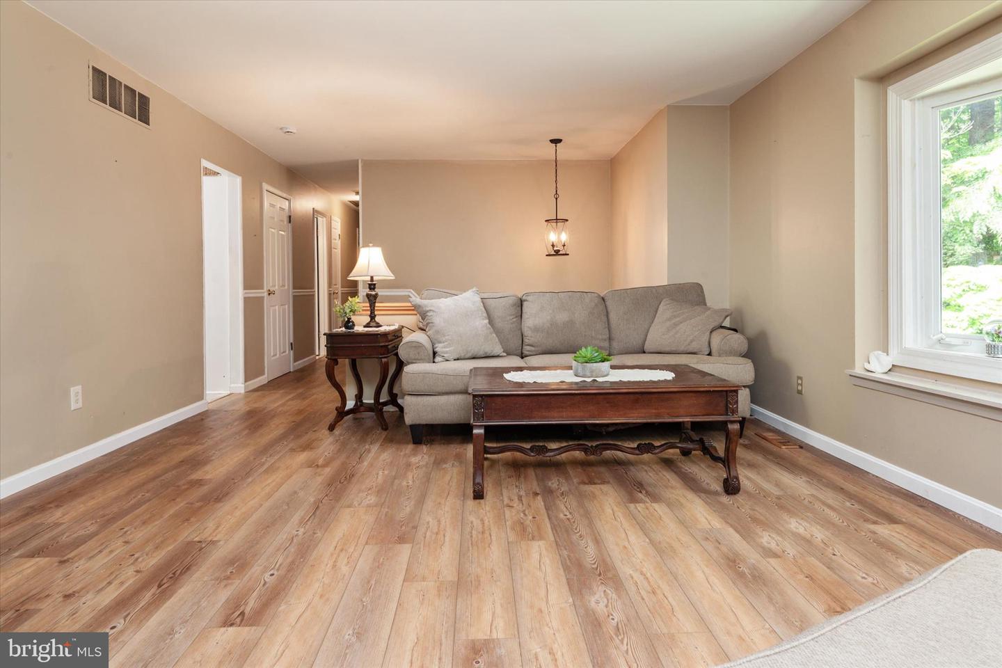 2194 Hallmark Ct Property Photo 11