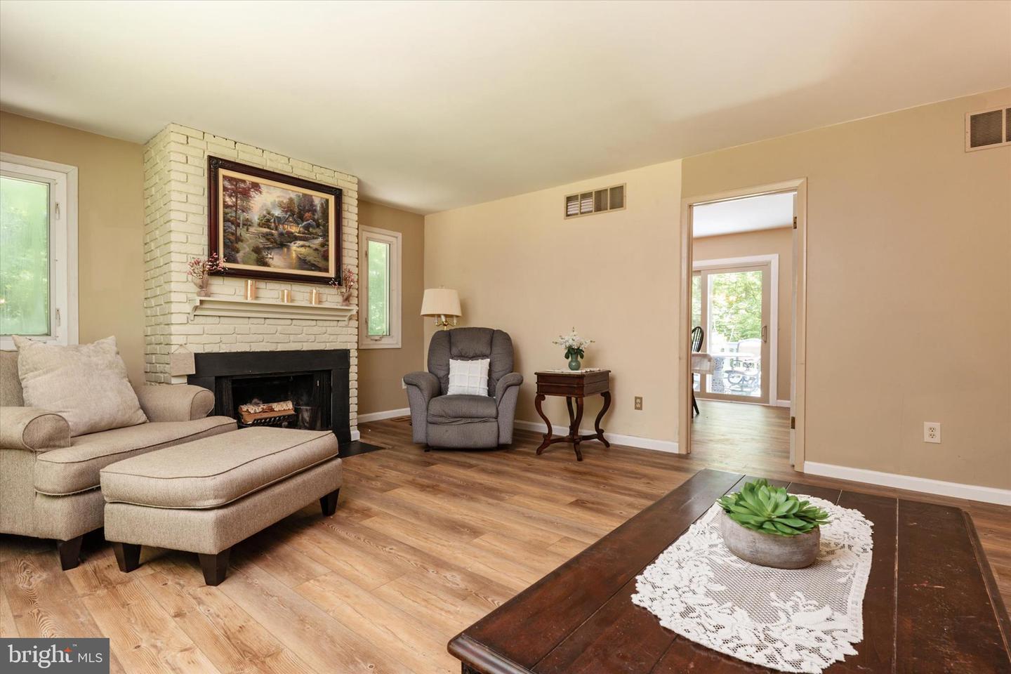 2194 Hallmark Ct Property Photo 12