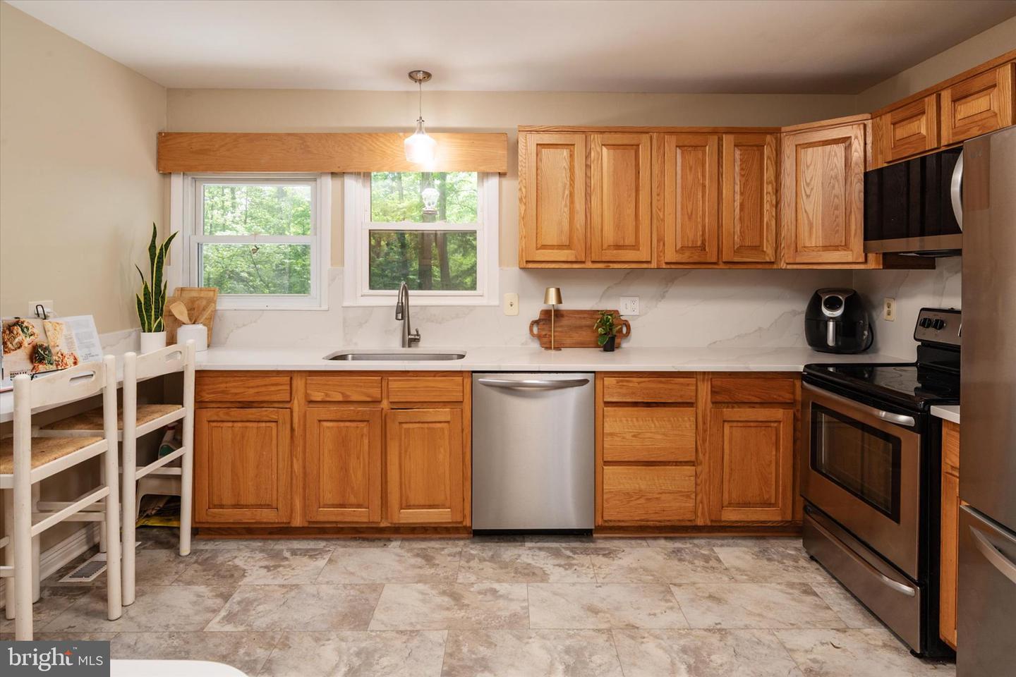 2194 Hallmark Ct Property Photo 16