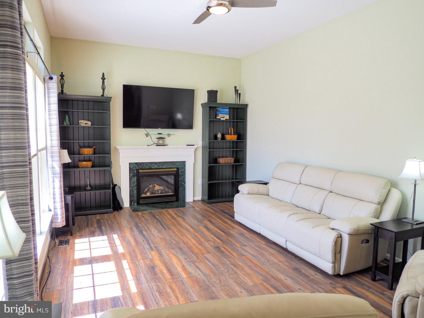 905 Gunnison Ct Property Photo 3