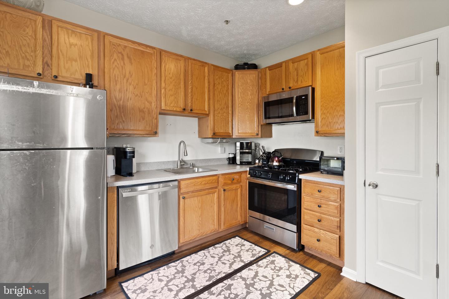 8049 Brookstone Ct Property Photo 9