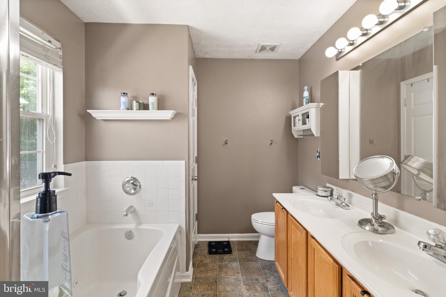 8049 Brookstone Ct Property Photo 24