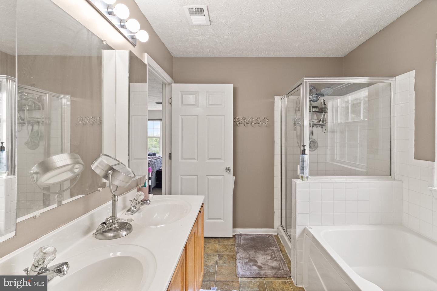 8049 Brookstone Ct Property Photo 27