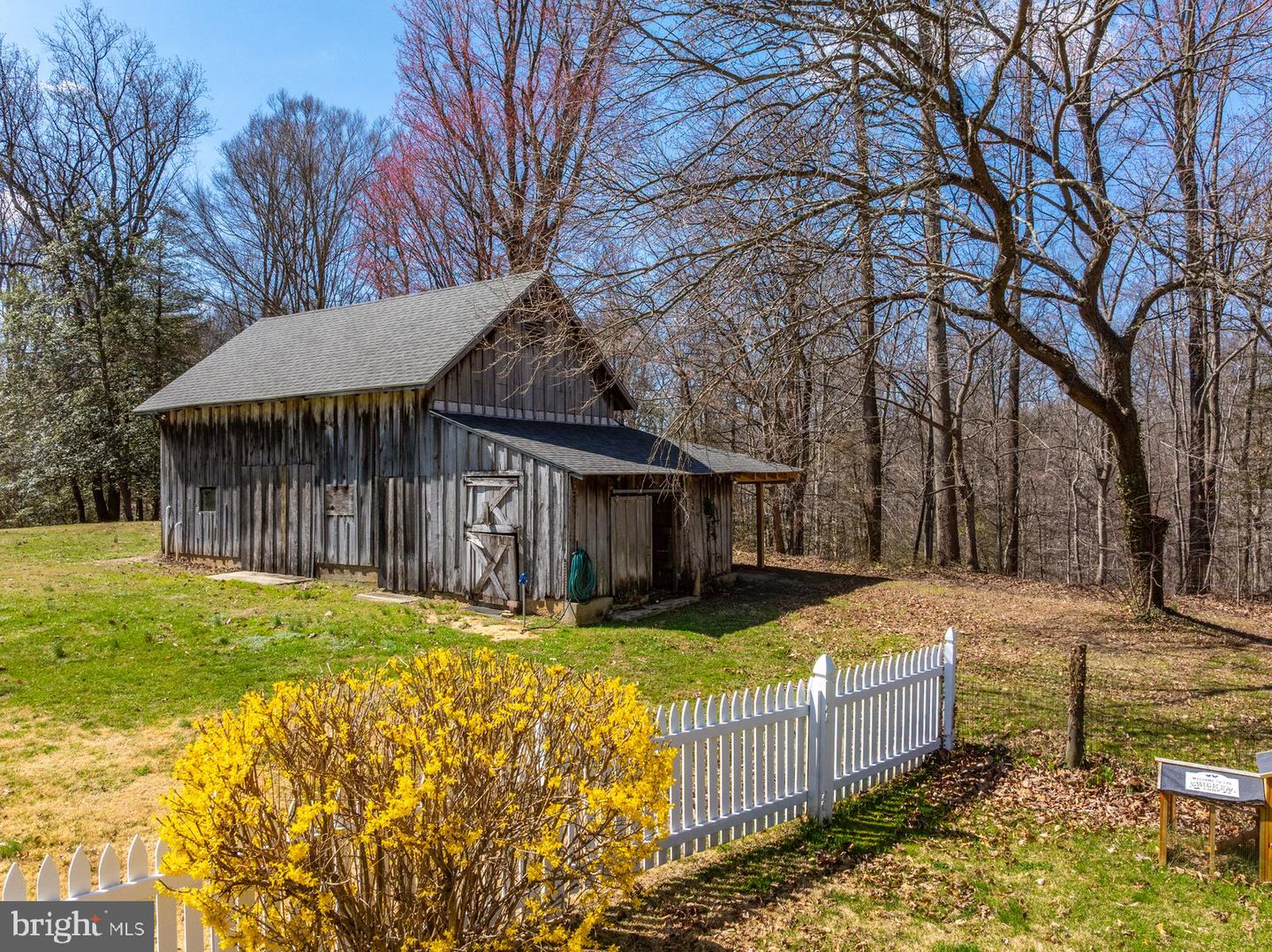 1118 Gumbottom Rd Property Photo 6