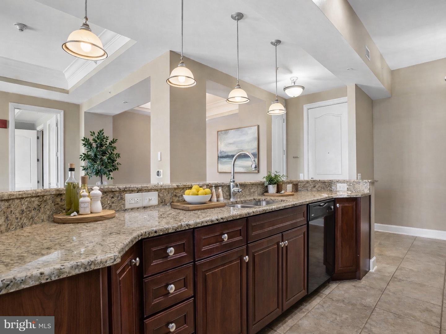 1915 Towne Centre Blvd #915 Property Photo 5