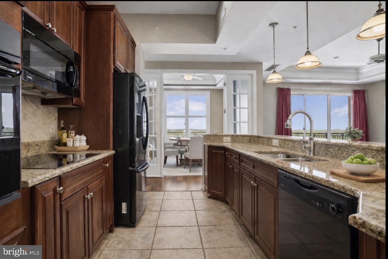 1915 Towne Centre Blvd #915 Property Photo 6