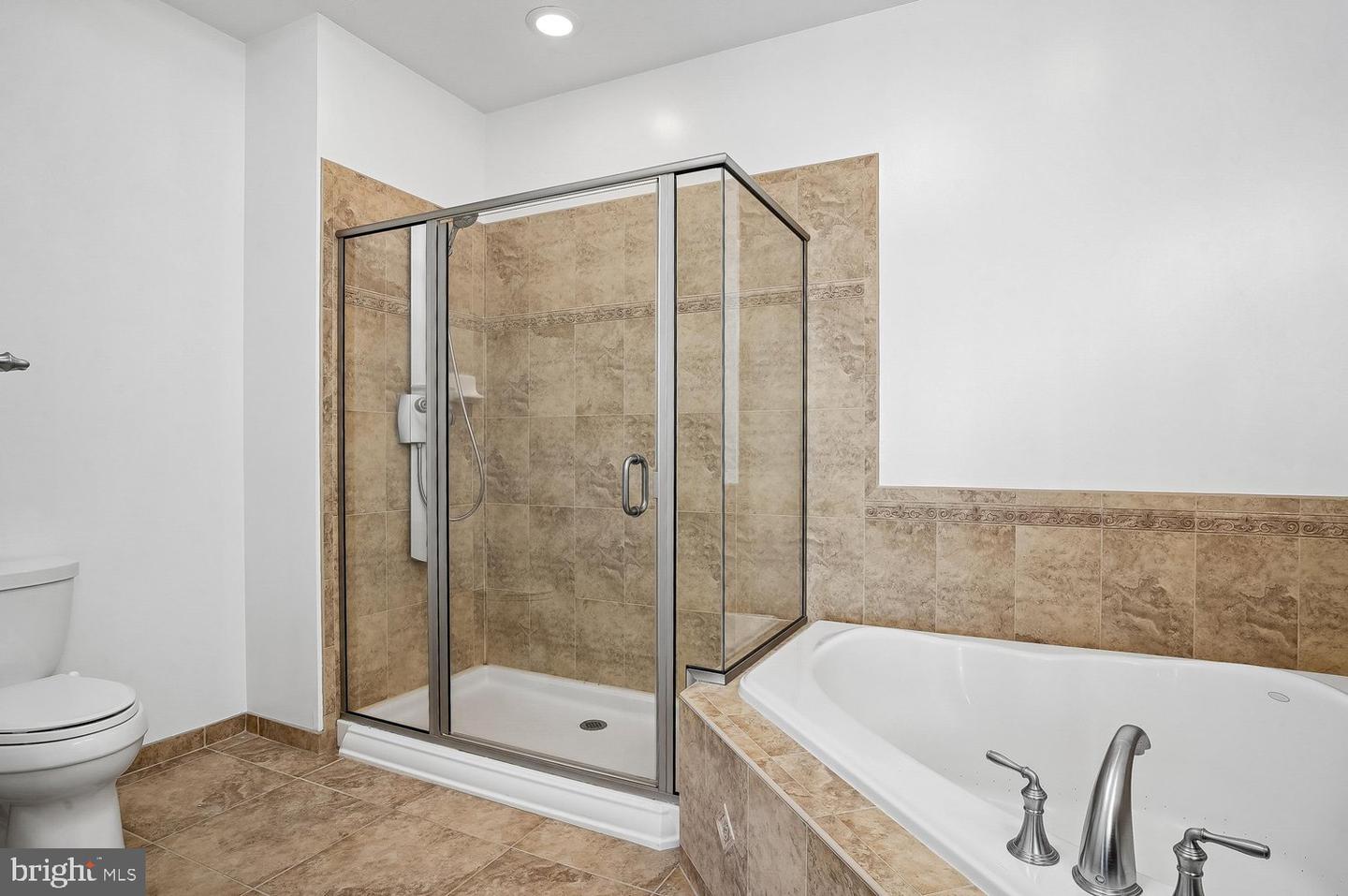 1915 Towne Centre Blvd #915 Property Photo 10