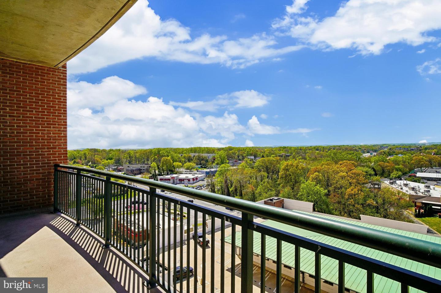 1915 Towne Centre Blvd #915 Property Photo 17