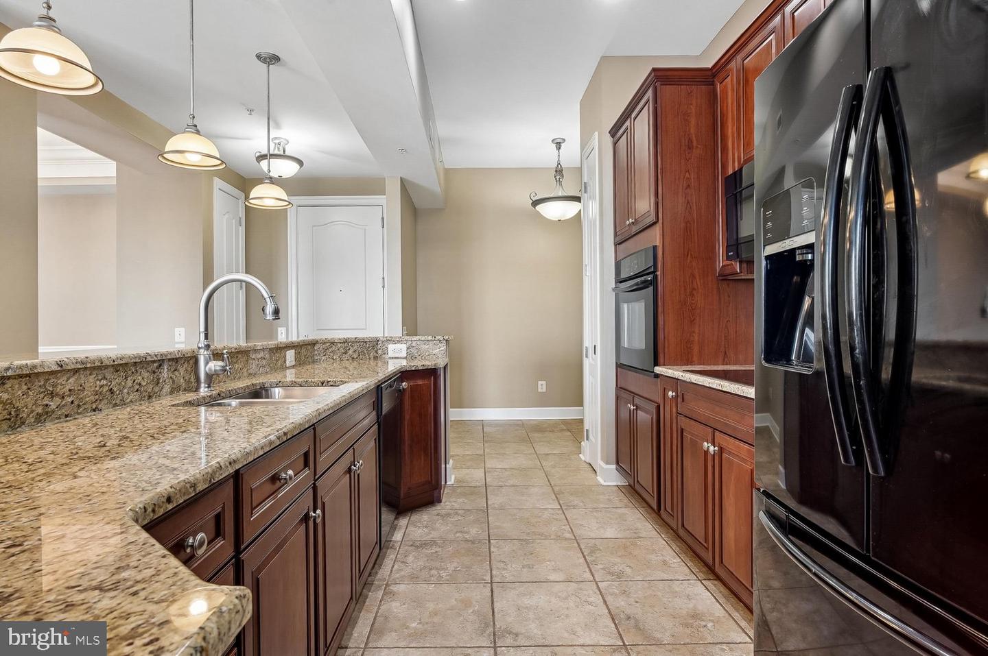 1915 Towne Centre Blvd #915 Property Photo 24