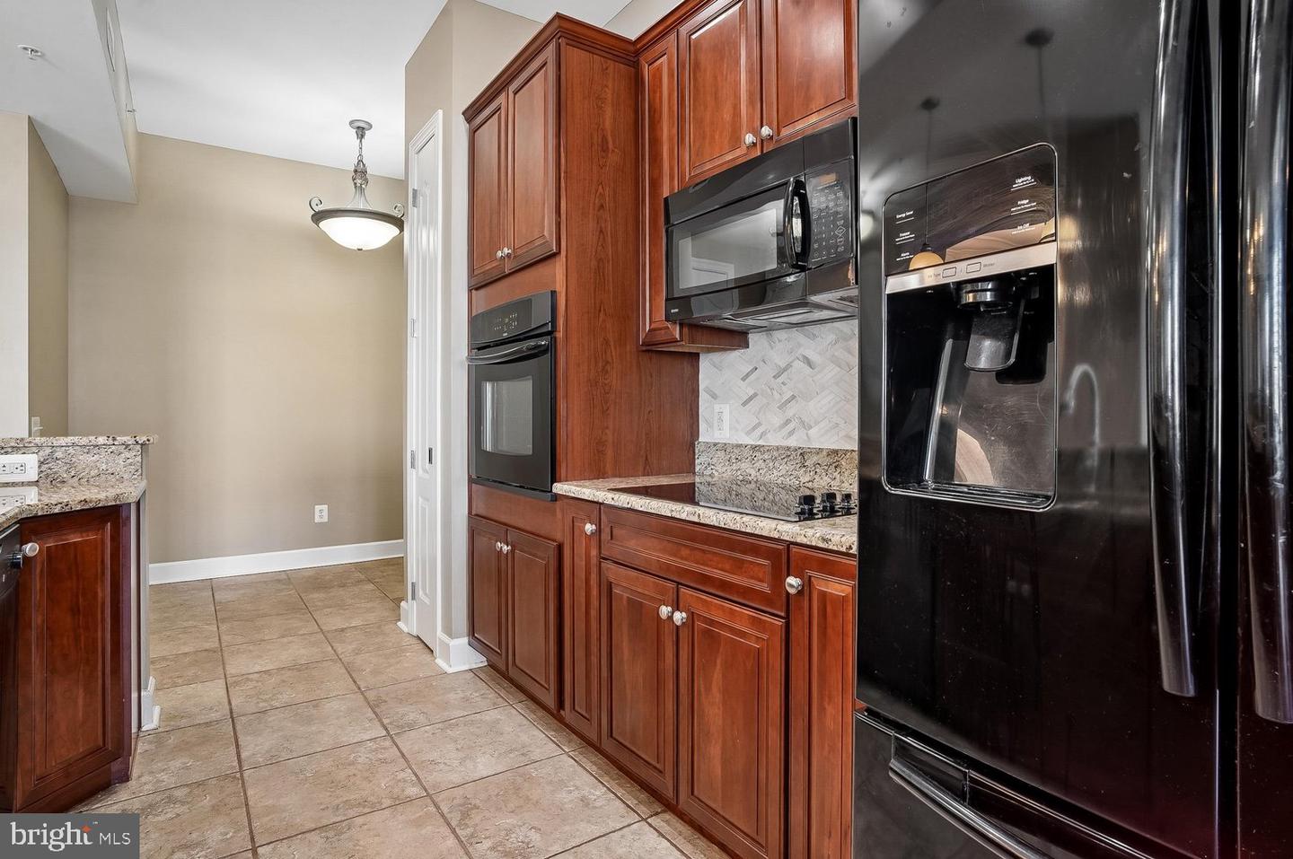 1915 Towne Centre Blvd #915 Property Photo 25