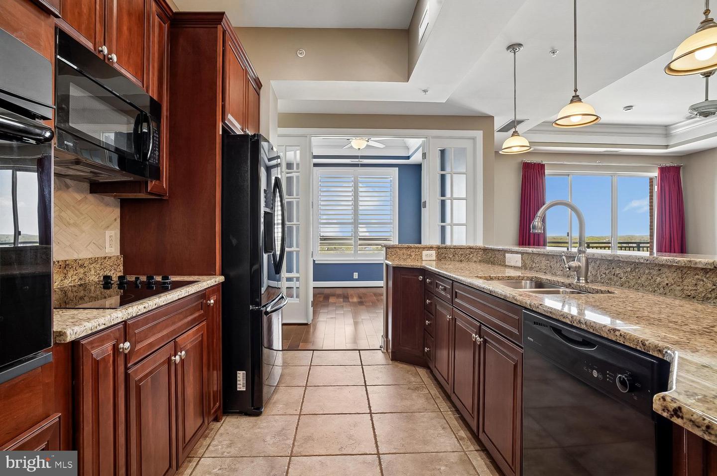 1915 Towne Centre Blvd #915 Property Photo 26