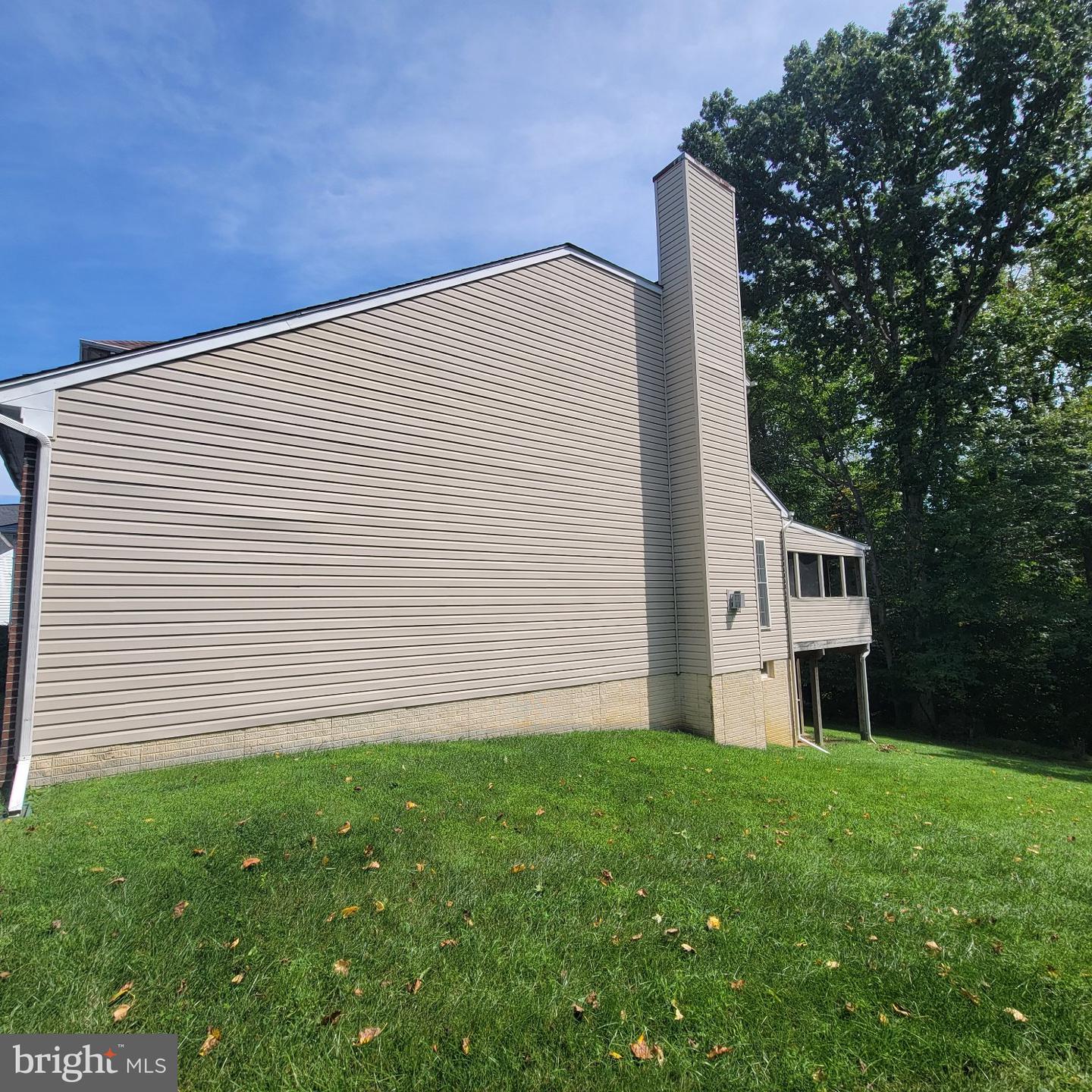 811 Lamoka Dr Property Photo 3