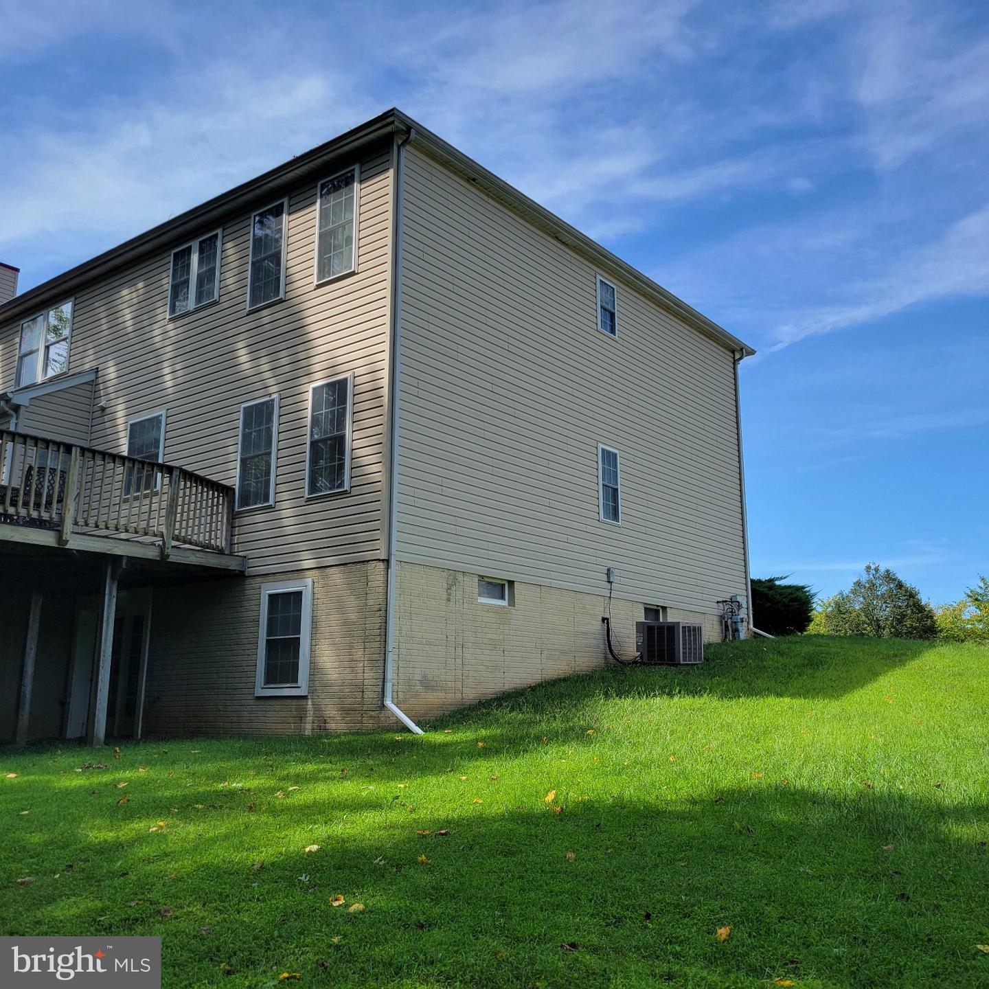 811 Lamoka Dr Property Photo 9