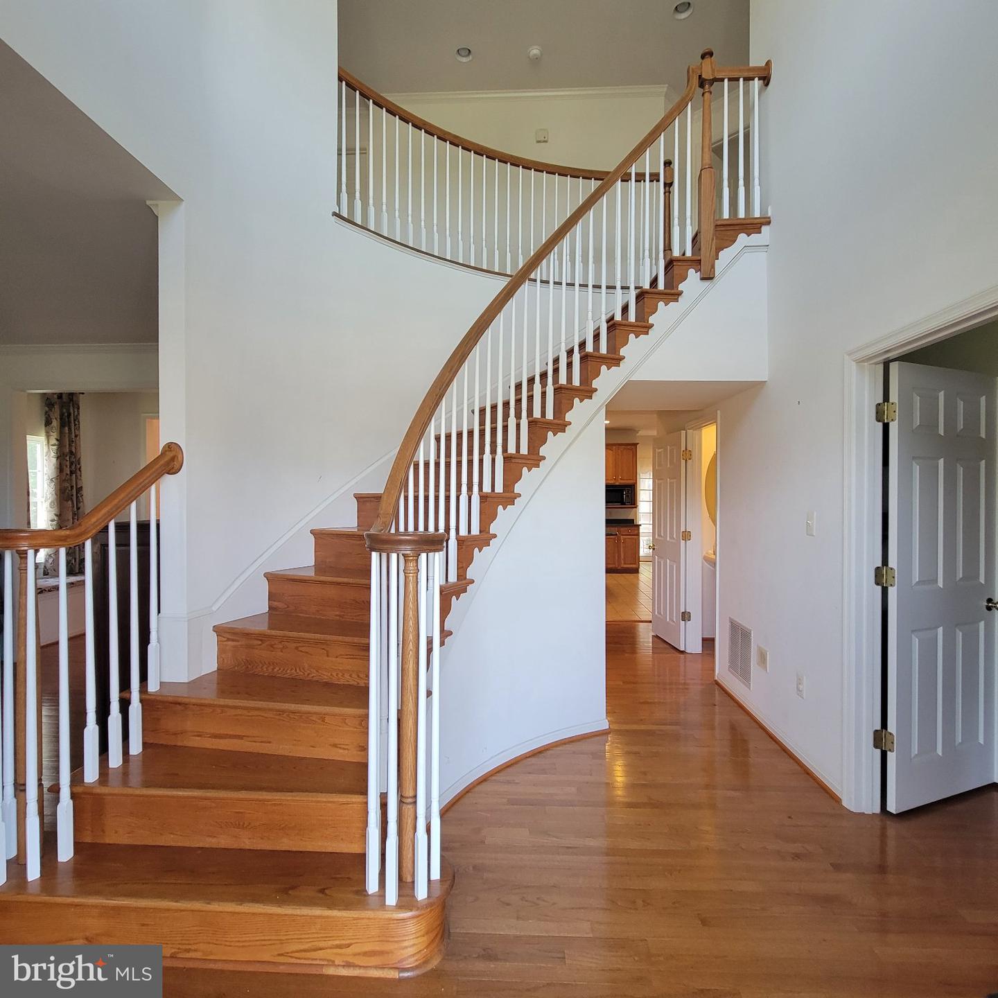 811 Lamoka Dr Property Photo 10
